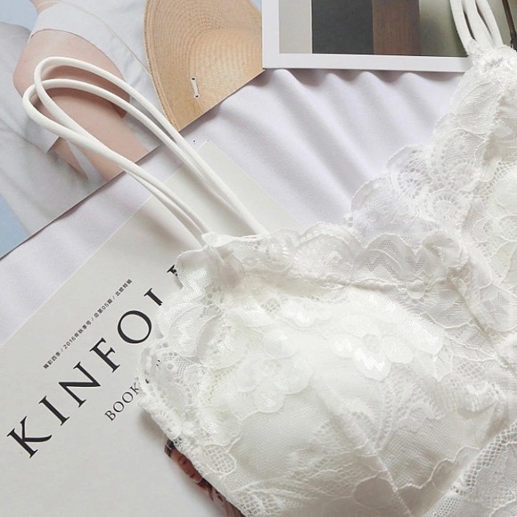 [SOLD] White Lace Bralette (fits small-medium) - Picture 3 of 3